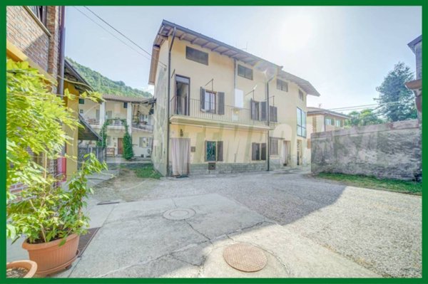 casa indipendente in vendita a Sangiano