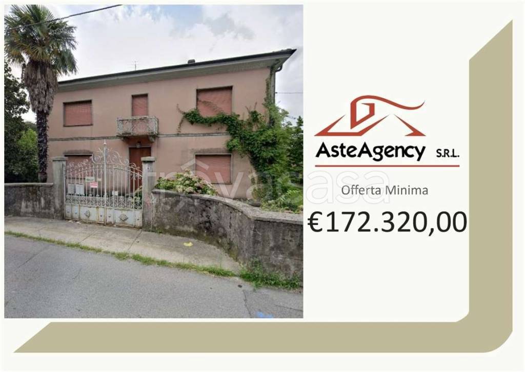 casa indipendente in vendita a Sangiano