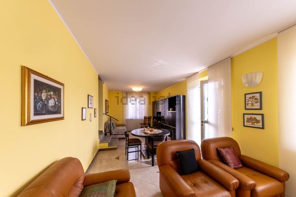 casa indipendente in vendita a Sangiano