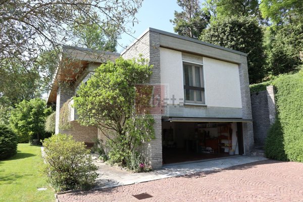 casa indipendente in vendita a Sangiano