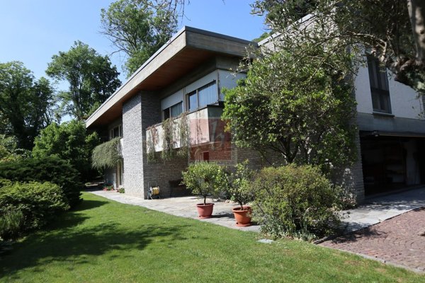 casa indipendente in vendita a Sangiano