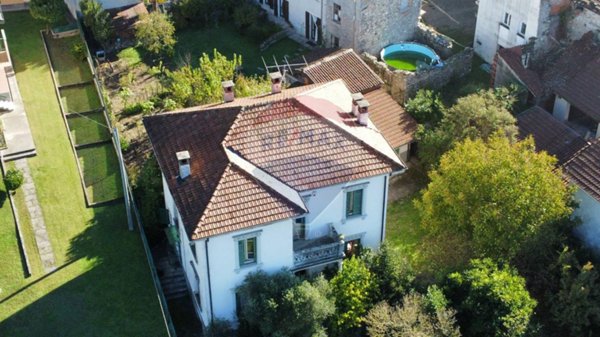 casa indipendente in vendita a Sangiano
