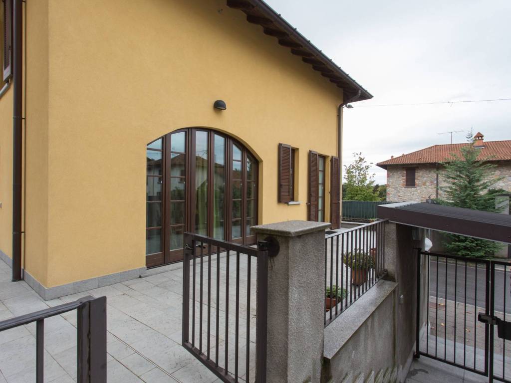 casa indipendente in vendita a Sangiano