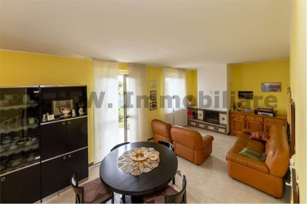 casa indipendente in vendita a Sangiano