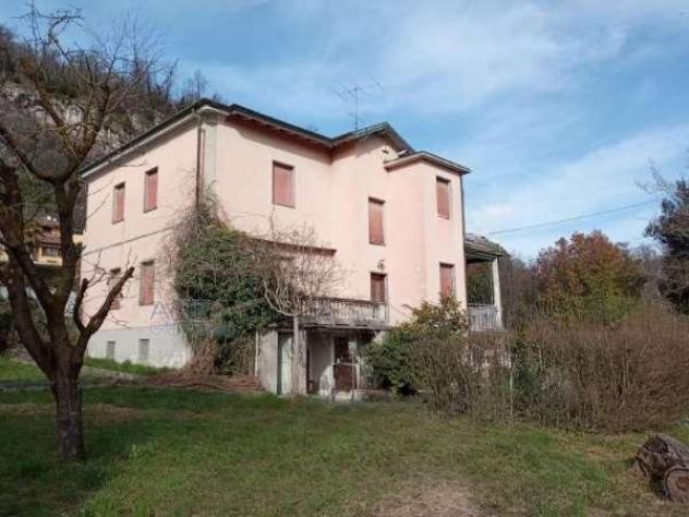 casa indipendente in vendita a Sangiano