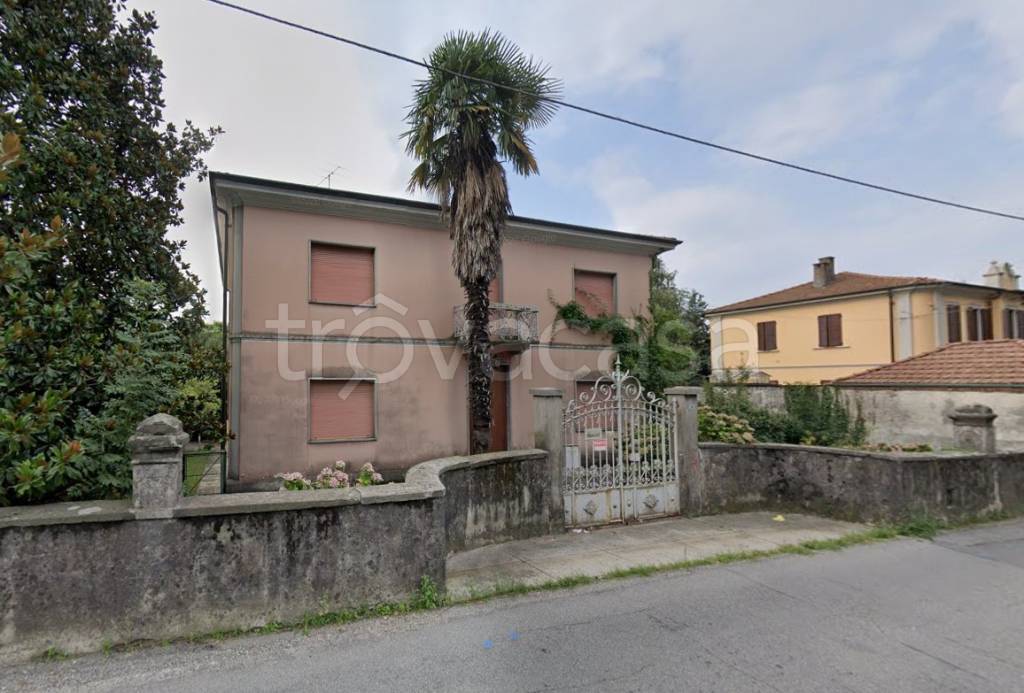 casa indipendente in vendita a Sangiano