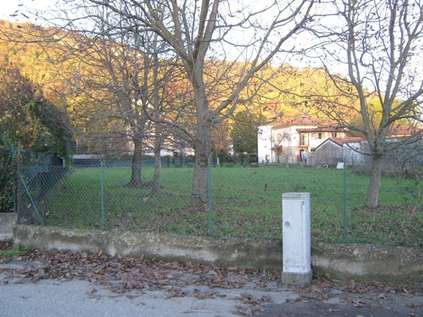 terreno edificabile in vendita a Sangiano