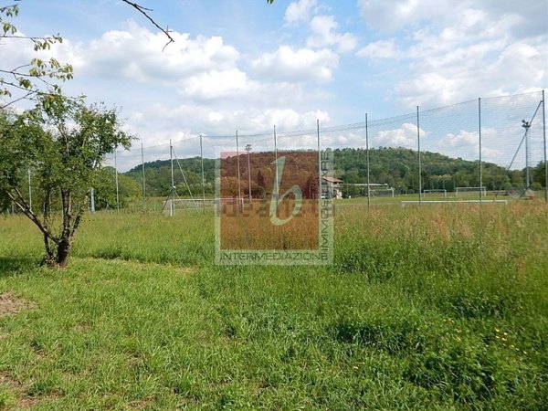 terreno edificabile in vendita a Sangiano
