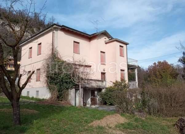 casa indipendente in vendita a Sangiano