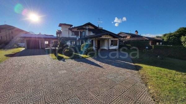 casa indipendente in vendita a Sangiano