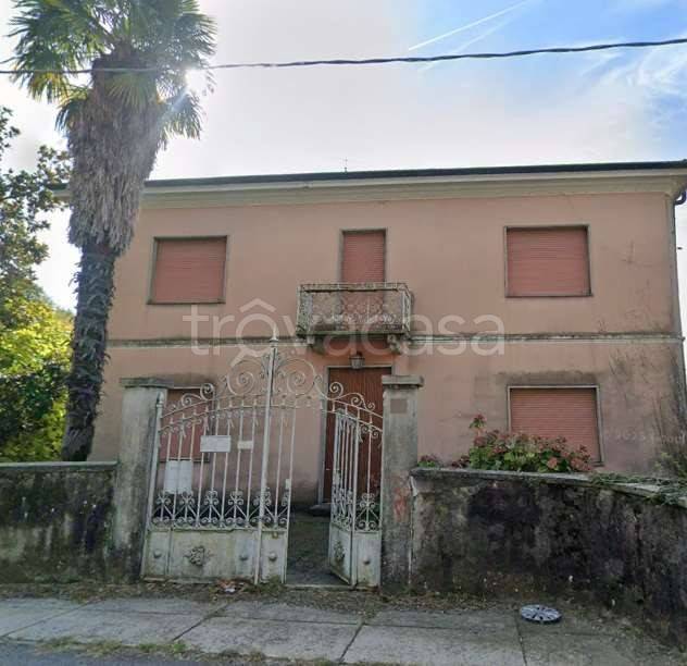 casa indipendente in vendita a Sangiano