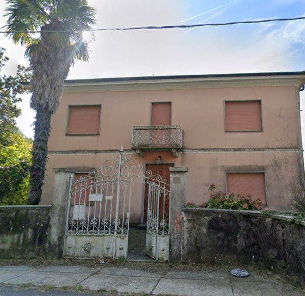 casa indipendente in vendita a Sangiano