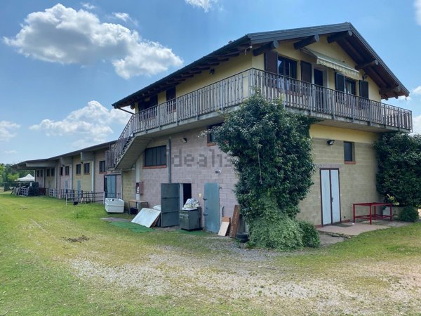 casa indipendente in vendita a Sangiano