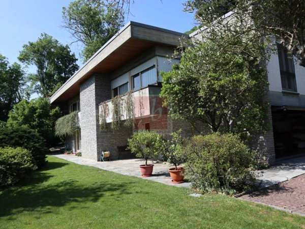 casa indipendente in vendita a Sangiano