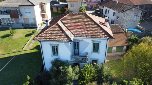 casa indipendente in vendita a Sangiano