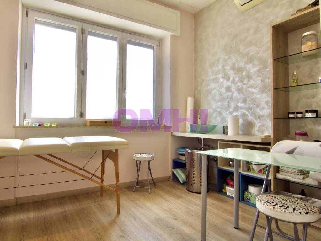 negozio in vendita a Sangiano