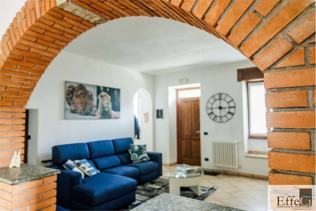 casa indipendente in vendita a Sangiano