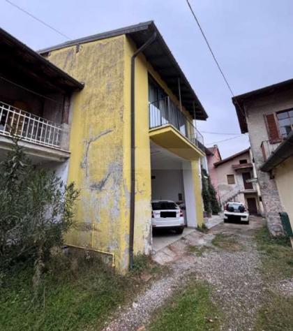 casa indipendente in vendita a Sangiano