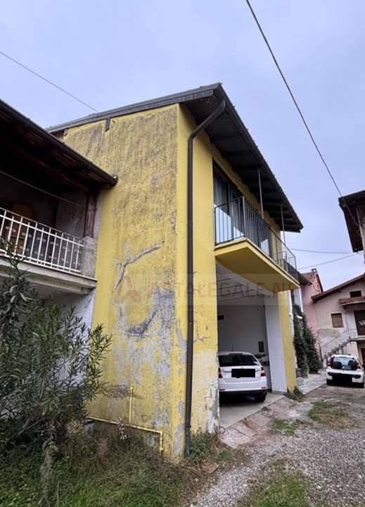 casa indipendente in vendita a Sangiano