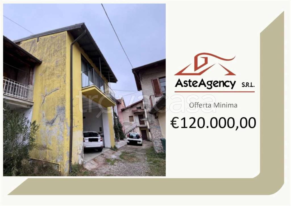 casa indipendente in vendita a Sangiano
