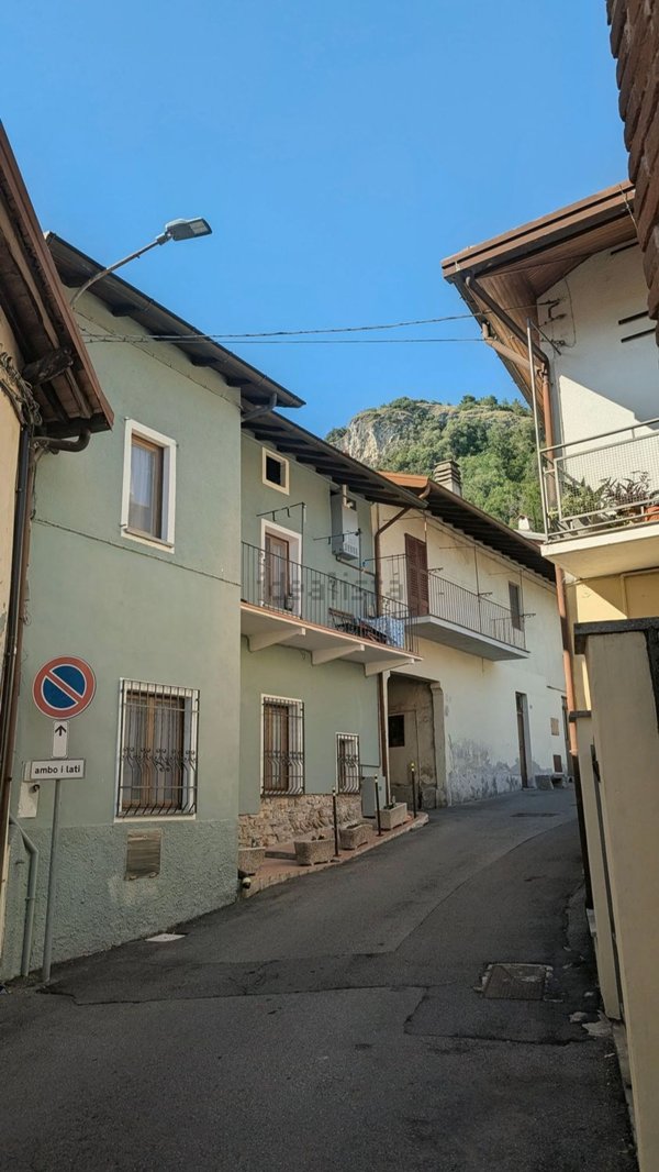 casa indipendente in vendita a Sangiano
