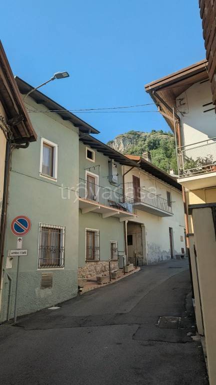 casa indipendente in vendita a Sangiano