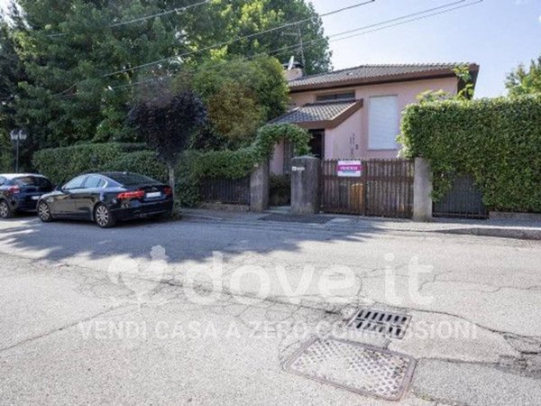 casa indipendente in vendita a Sangiano