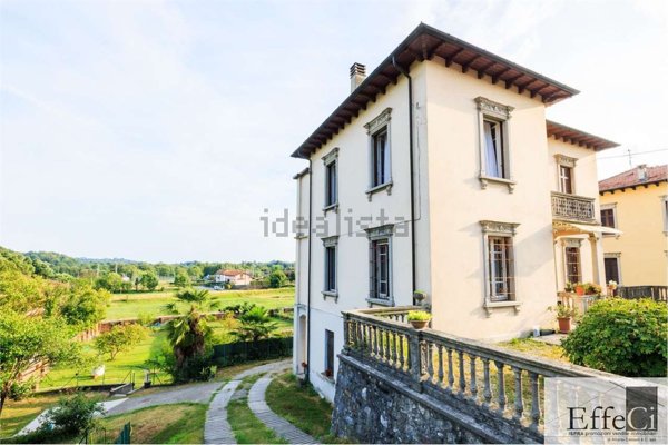 casa indipendente in vendita a Sangiano