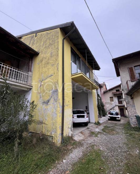 casa indipendente in vendita a Sangiano
