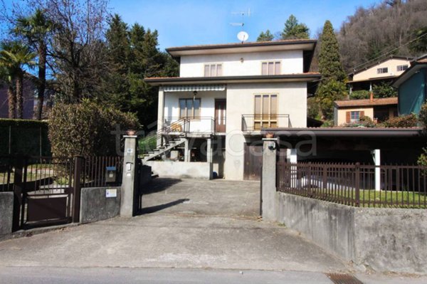 casa indipendente in vendita a Sangiano