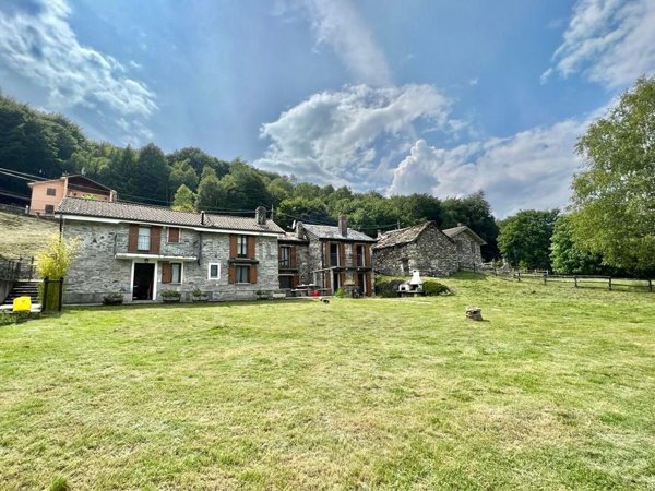 casa indipendente in vendita a Maccagno con Pino e Veddasca in zona Lago Delio