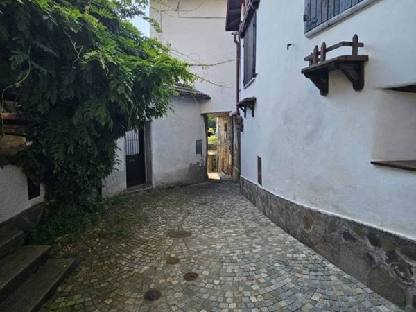 casa indipendente in vendita a Maccagno con Pino e Veddasca in zona Armio