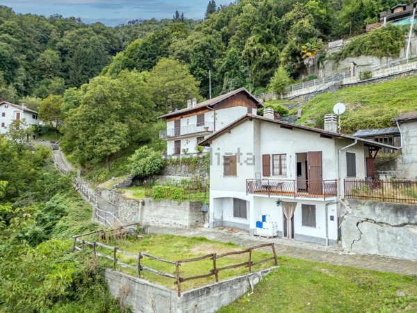 casa indipendente in vendita a Maccagno con Pino e Veddasca in zona Armio