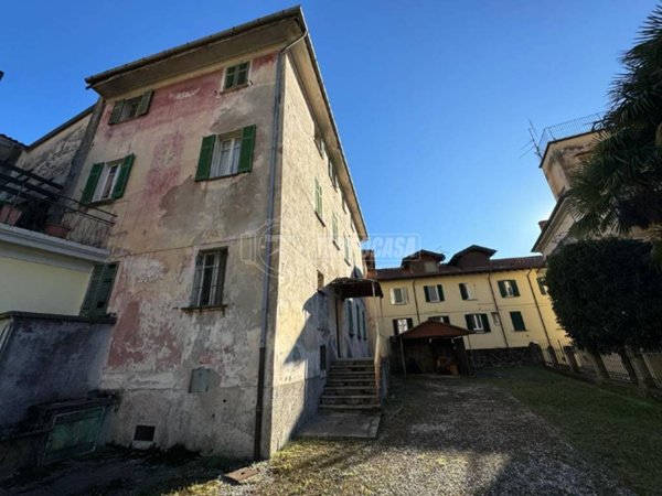 casa indipendente in vendita a Maccagno con Pino e Veddasca in zona Maccagno
