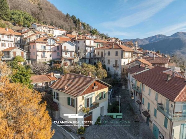 casa indipendente in vendita a Maccagno con Pino e Veddasca in zona Maccagno