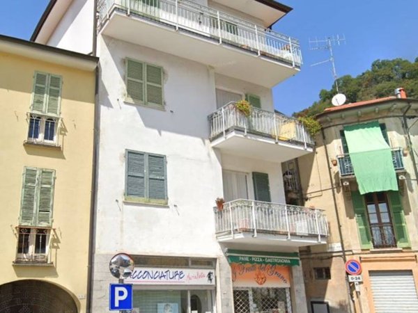 intera palazzina in vendita a Maccagno con Pino e Veddasca in zona Maccagno