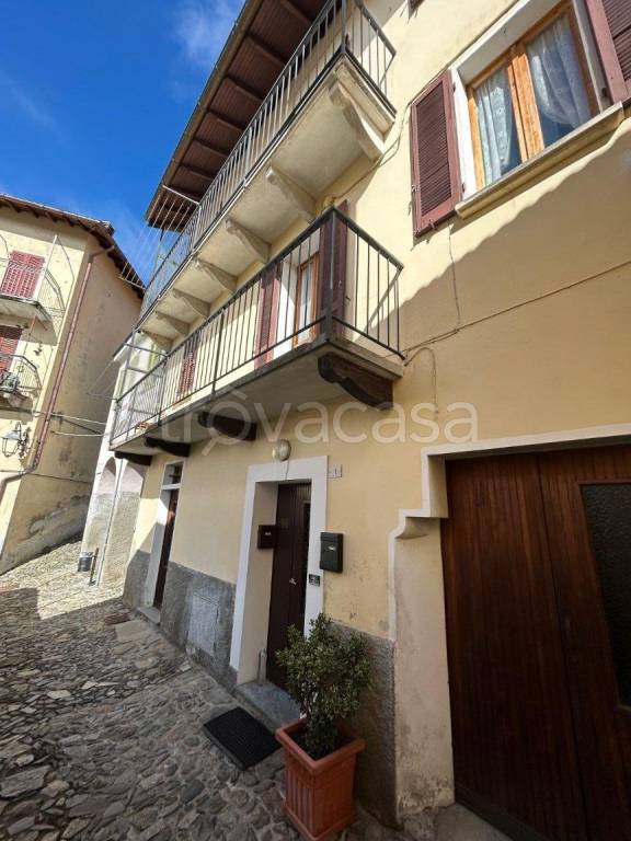 appartamento in vendita a Maccagno con Pino e Veddasca in zona Lago Delio