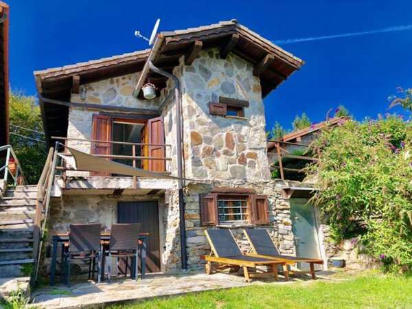 casa indipendente in vendita a Maccagno con Pino e Veddasca in zona Maccagno