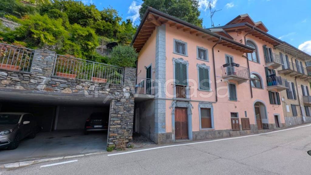 appartamento in vendita a Maccagno con Pino e Veddasca in zona Maccagno