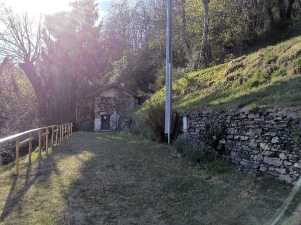 casa indipendente in vendita a Maccagno con Pino e Veddasca in zona Cadero