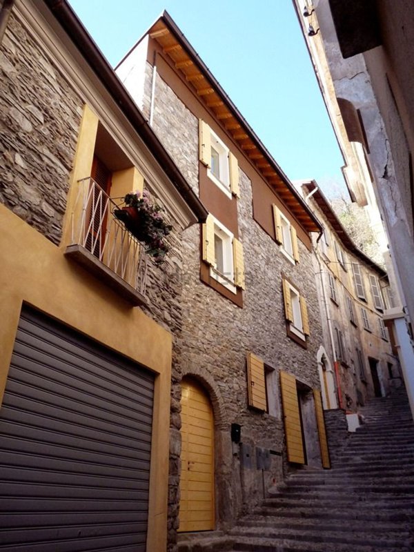 casa indipendente in vendita a Maccagno con Pino e Veddasca in zona Maccagno