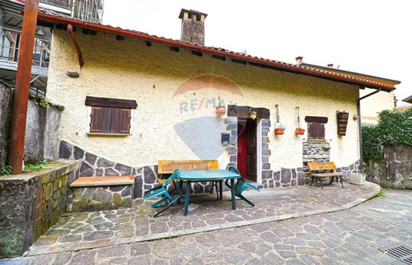 casa indipendente in vendita a Maccagno con Pino e Veddasca in zona Maccagno