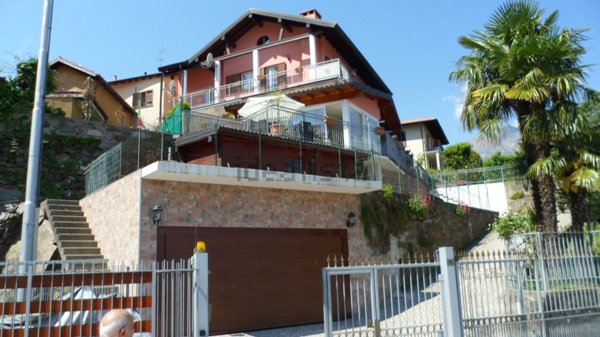 casa indipendente in vendita in zona Pino sulla Sponda del Lago Maggiore
