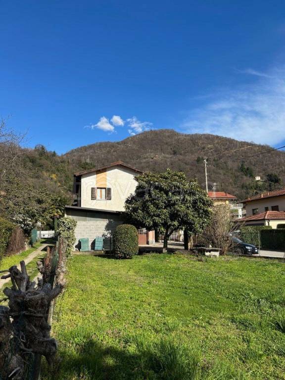 casa indipendente in vendita a Maccagno con Pino e Veddasca in zona Maccagno