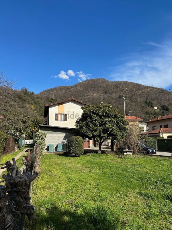 appartamento in vendita a Maccagno con Pino e Veddasca in zona Maccagno