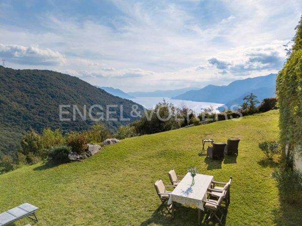 villa in vendita a Maccagno con Pino e Veddasca in zona Garabiolo