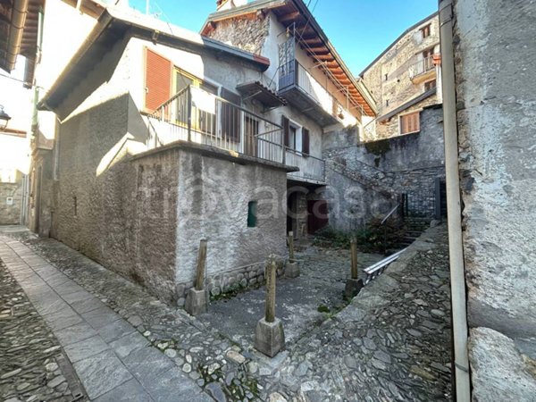 casa indipendente in vendita a Maccagno con Pino e Veddasca in zona Maccagno
