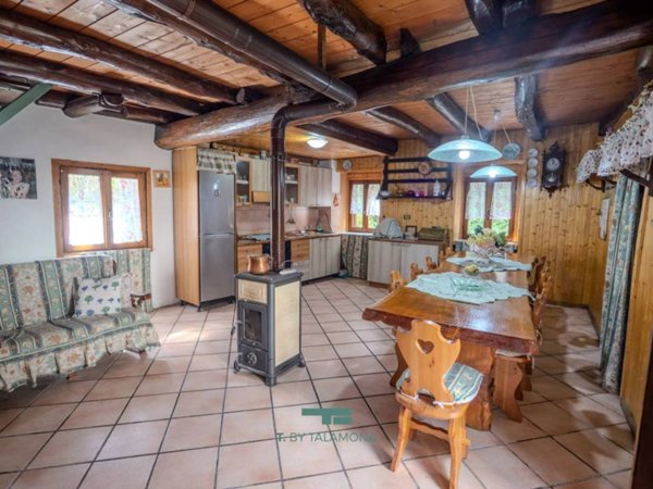 casa indipendente in vendita a Maccagno con Pino e Veddasca in zona Veddasca