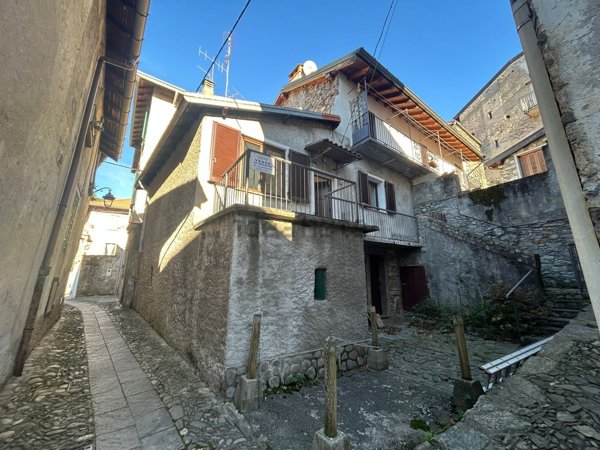 casa indipendente in vendita a Maccagno con Pino e Veddasca in zona Maccagno