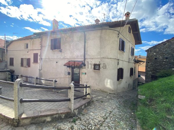 appartamento in vendita a Maccagno con Pino e Veddasca in zona Garabiolo